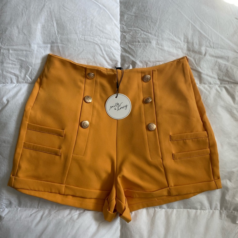 NWT Milk & Honey side zip shorts.